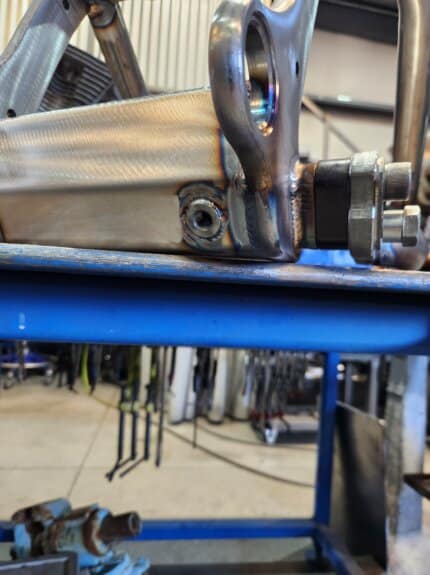 bung m8 softail swingarm
