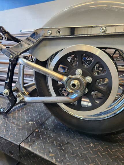 raw m8 softail swingarm4
